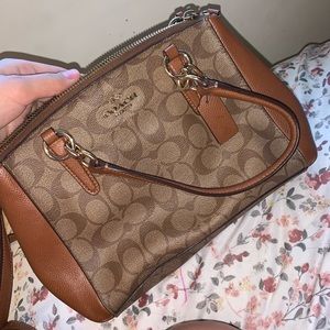 COACH BAG with adjustable cross body strap 🍂🍂 perfect condition
